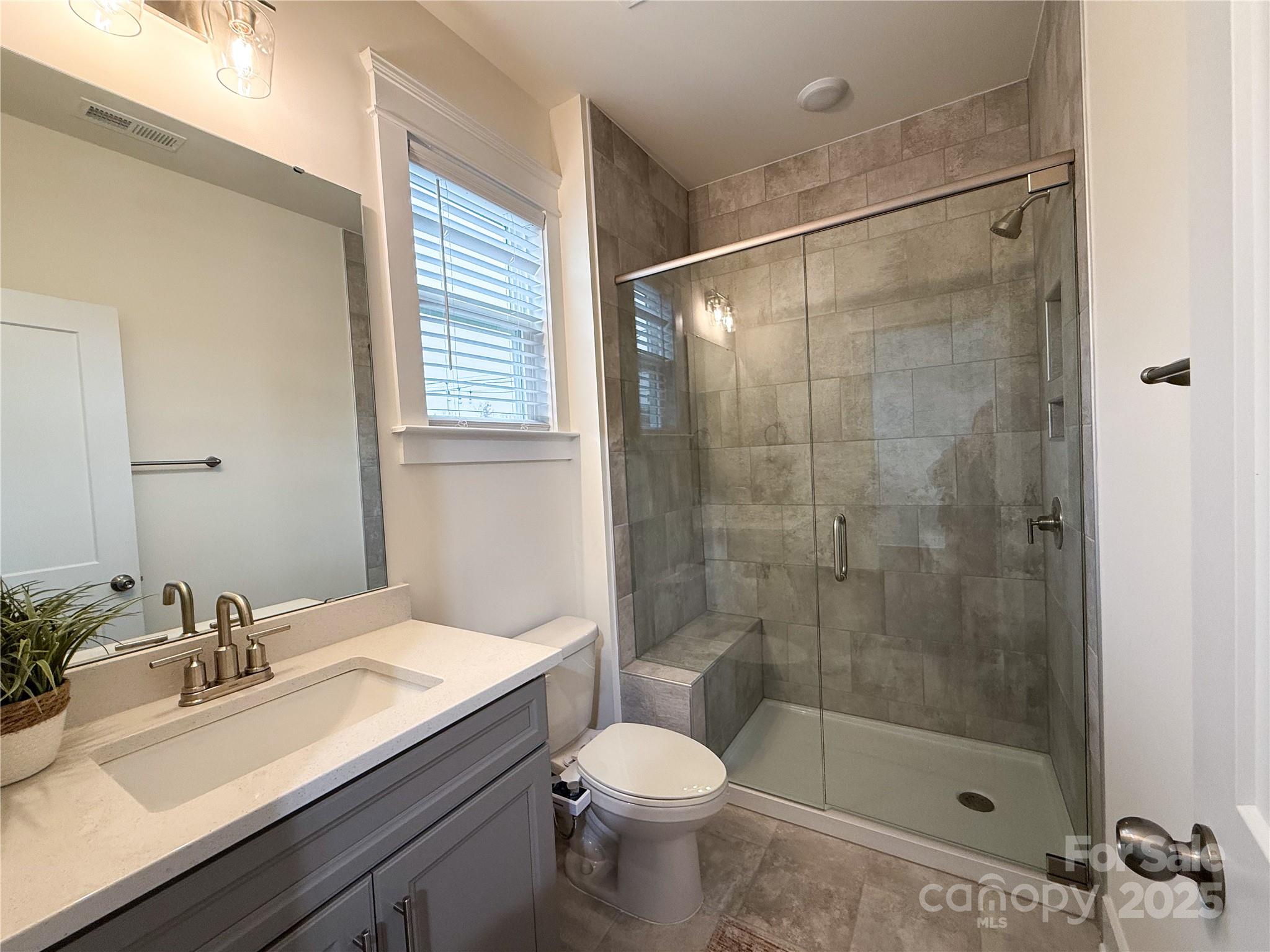 Huntersville, North Carolina, 28078, United States, 6 Bedrooms Bedrooms, ,5 BathroomsBathrooms,Residential,For Sale,1988370