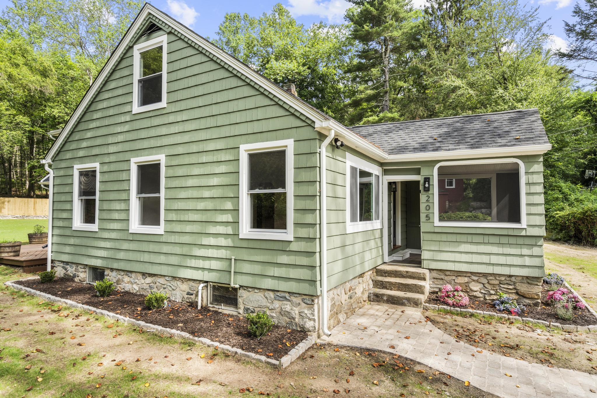 Newtown, Connecticut, 06482, United States, 4 Bedrooms Bedrooms, ,3 BathroomsBathrooms,Residential,For Sale,1991779