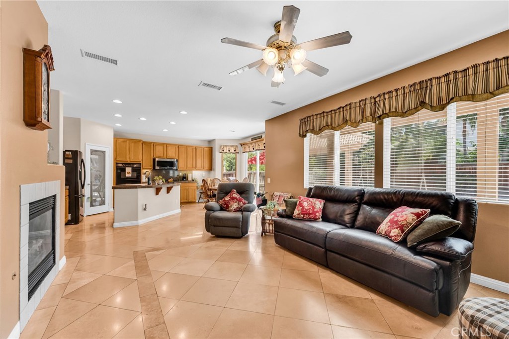 Eastvale, California, 92880, United States, 4 Bedrooms Bedrooms, ,3 BathroomsBathrooms,Residential,For Sale,1976783