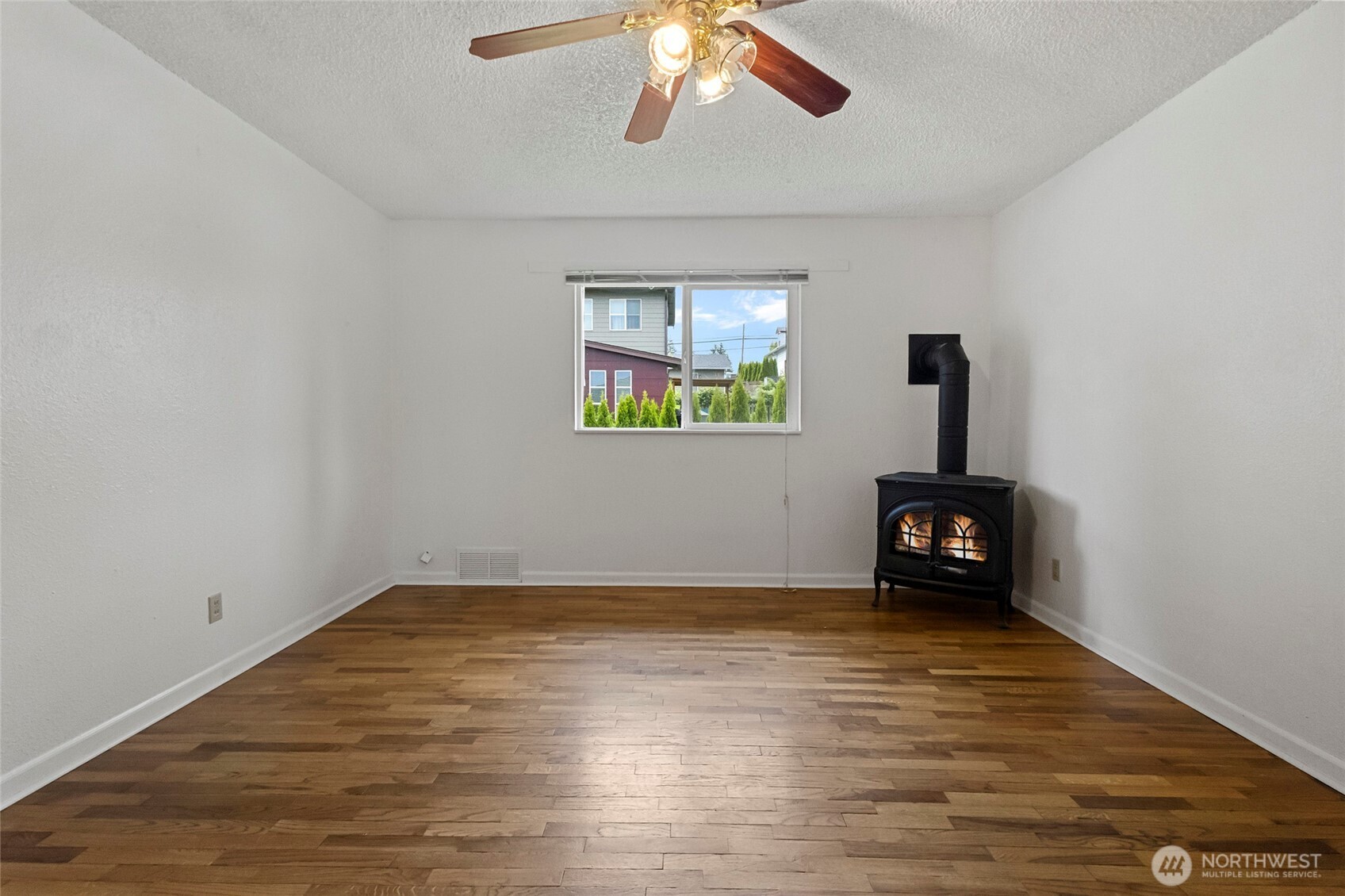 Ferndale, Washington, 98248, United States, 6 Bedrooms Bedrooms, ,2 BathroomsBathrooms,Residential,For Sale,1921640
