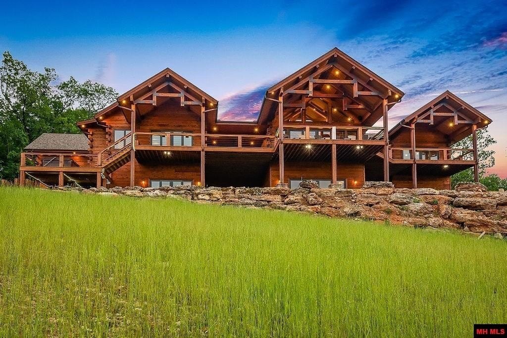 Cotter, Arkansas, 72626, United States, 4 Bedrooms Bedrooms, ,5 BathroomsBathrooms,Residential,For Sale,1976163