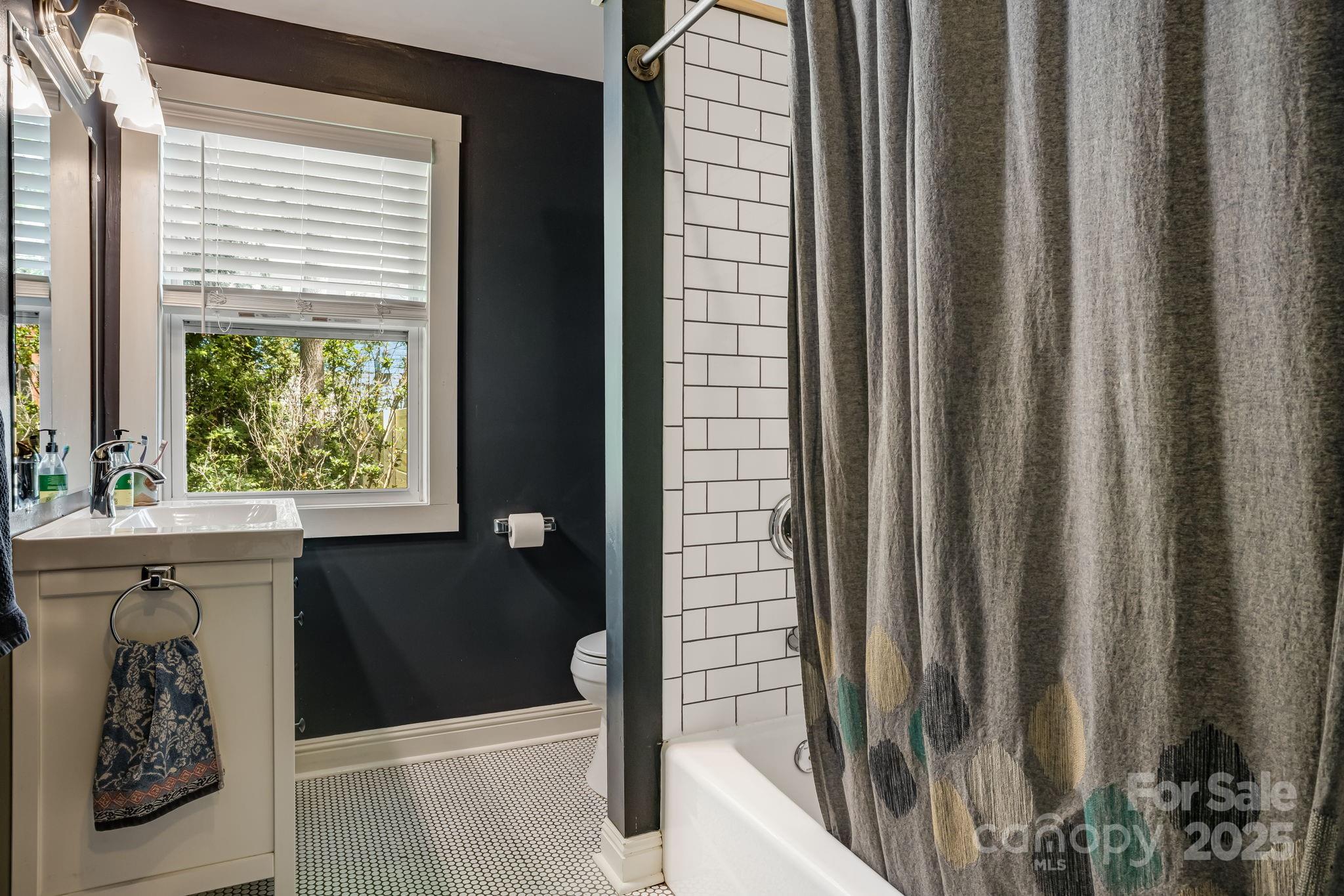 Asheville, North Carolina, 28804, United States, 4 Bedrooms Bedrooms, ,2 BathroomsBathrooms,Residential,For Sale,1944815
