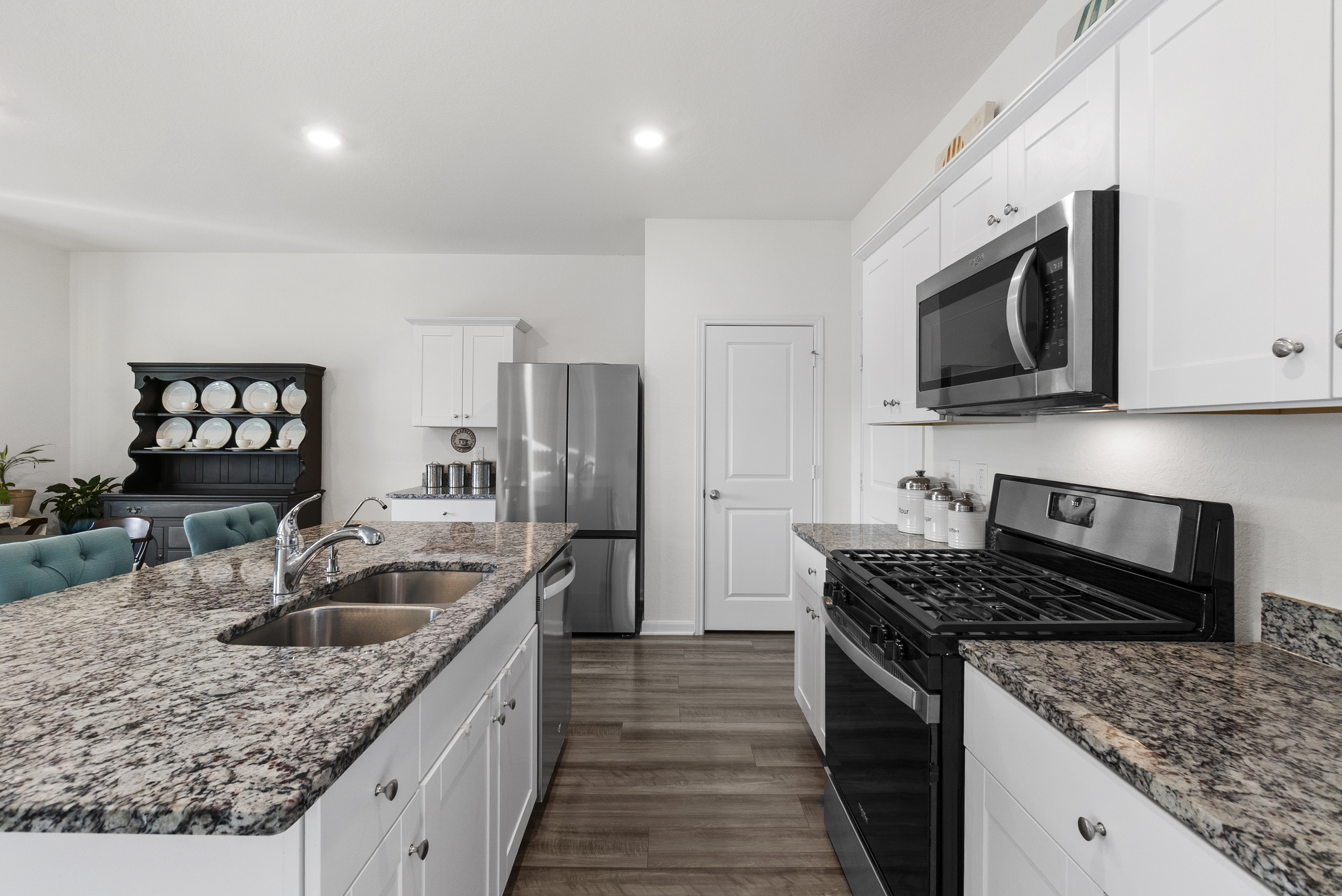  Spacious Living with Modern Upgrades - 物件實景