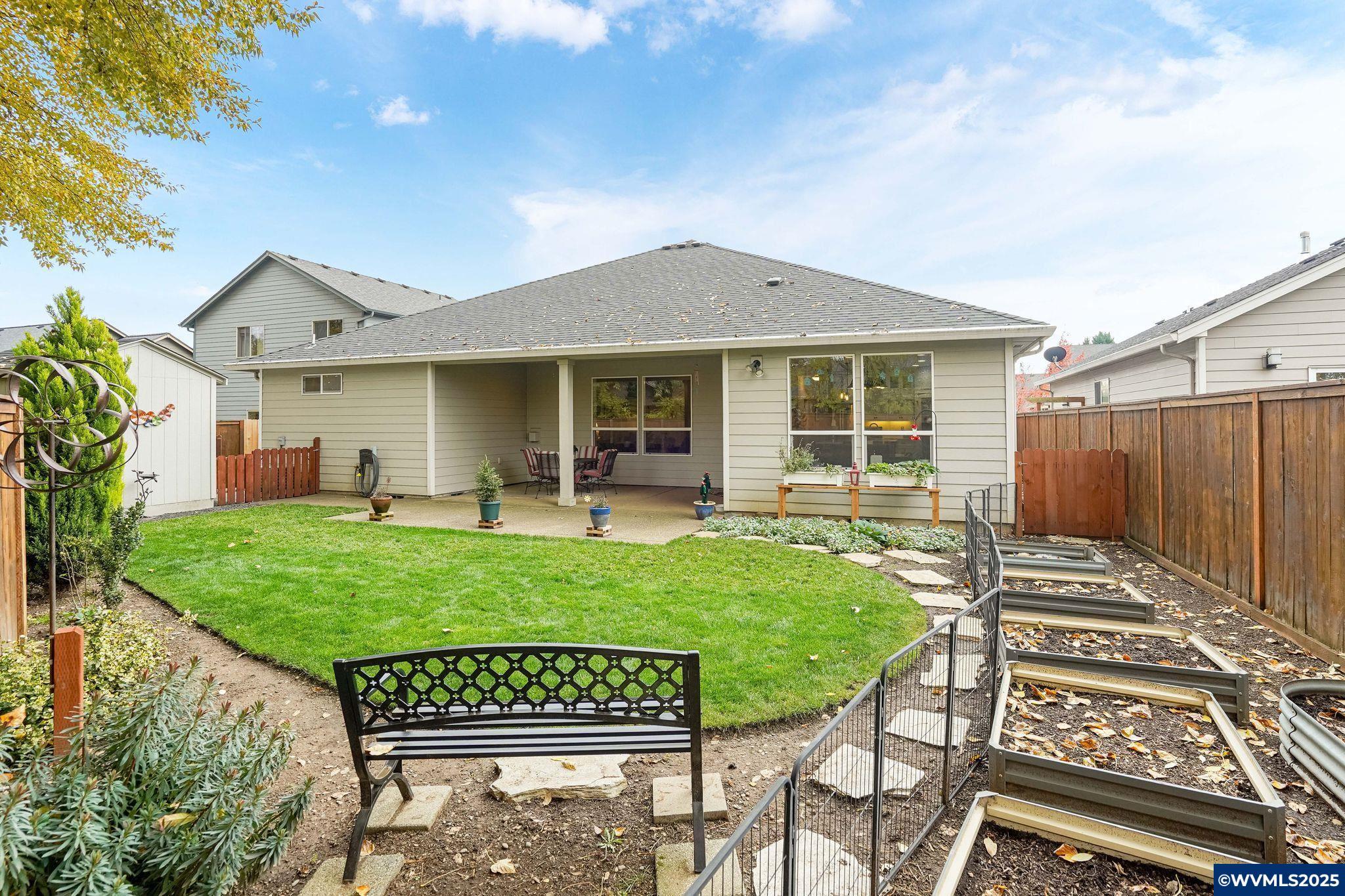 Dallas, Oregon, 97338, United States, 4 Bedrooms Bedrooms, ,2 BathroomsBathrooms,Residential,For Sale,1991904