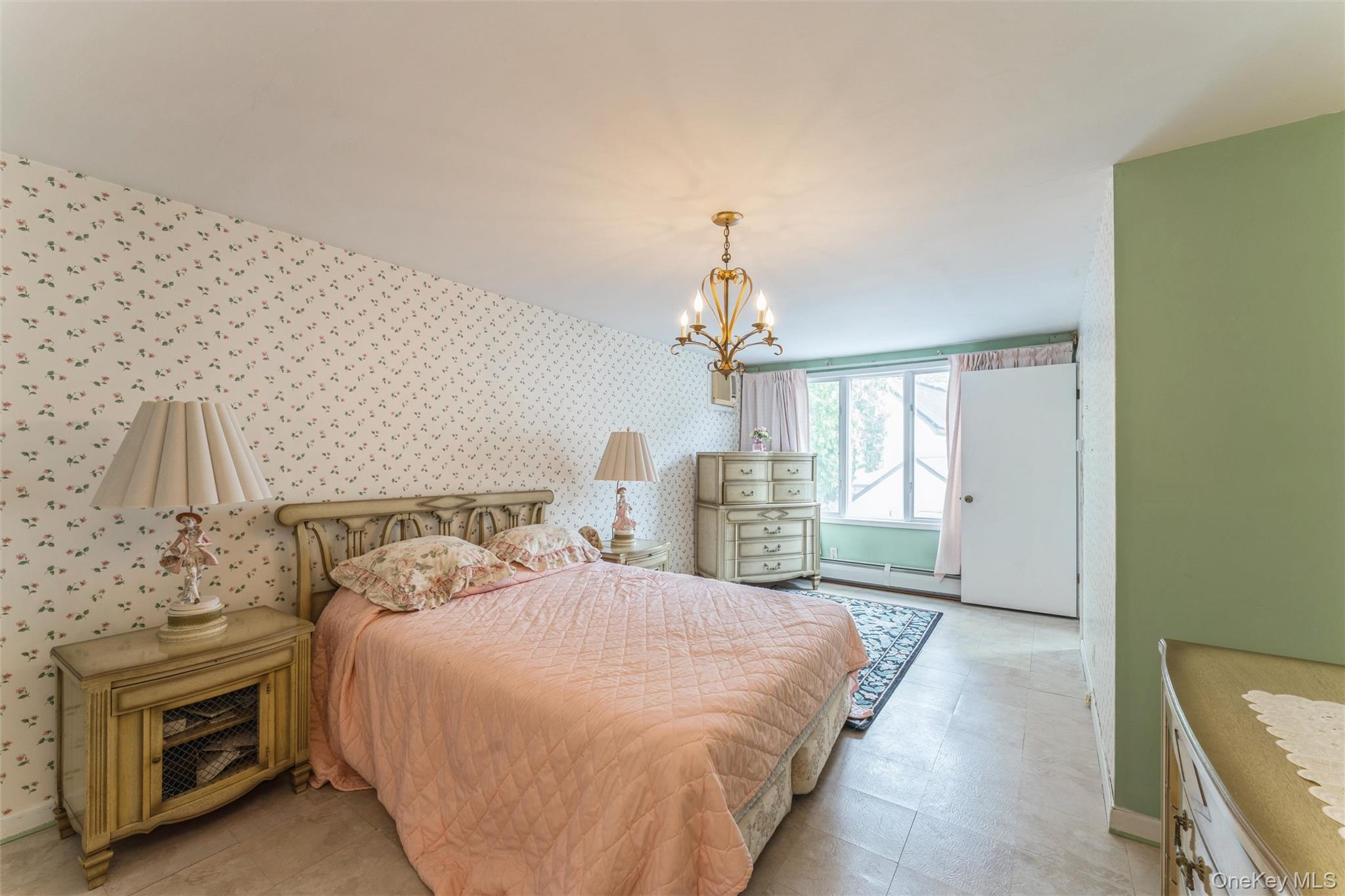 Williston Park, New York, 11596, United States, 3 Bedrooms Bedrooms, ,2 BathroomsBathrooms,Residential,For Sale,1960475