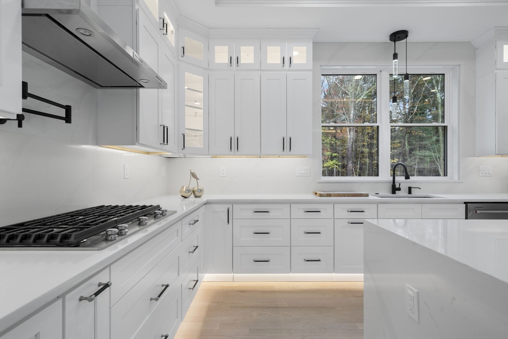 Bedford, Massachusetts, 01730, United States, 4 Bedrooms Bedrooms, ,5 BathroomsBathrooms,Residential,For Sale,1984160