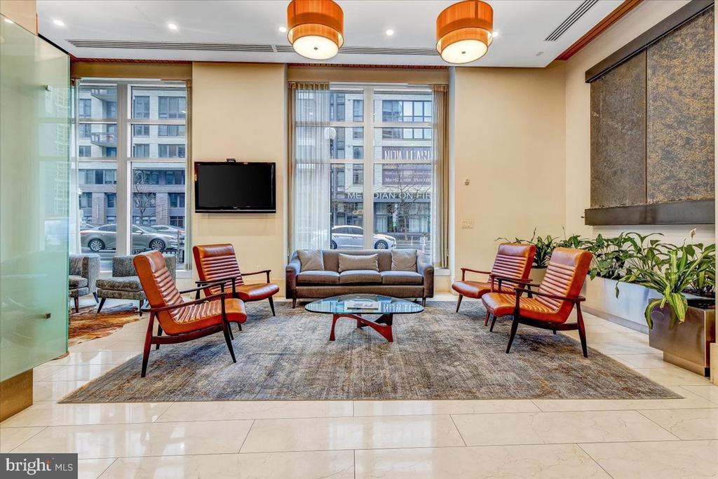 Washington, District of Columbia, 20003, United States, 2 Bedrooms Bedrooms, ,2 BathroomsBathrooms,Residential,For Sale,1974784