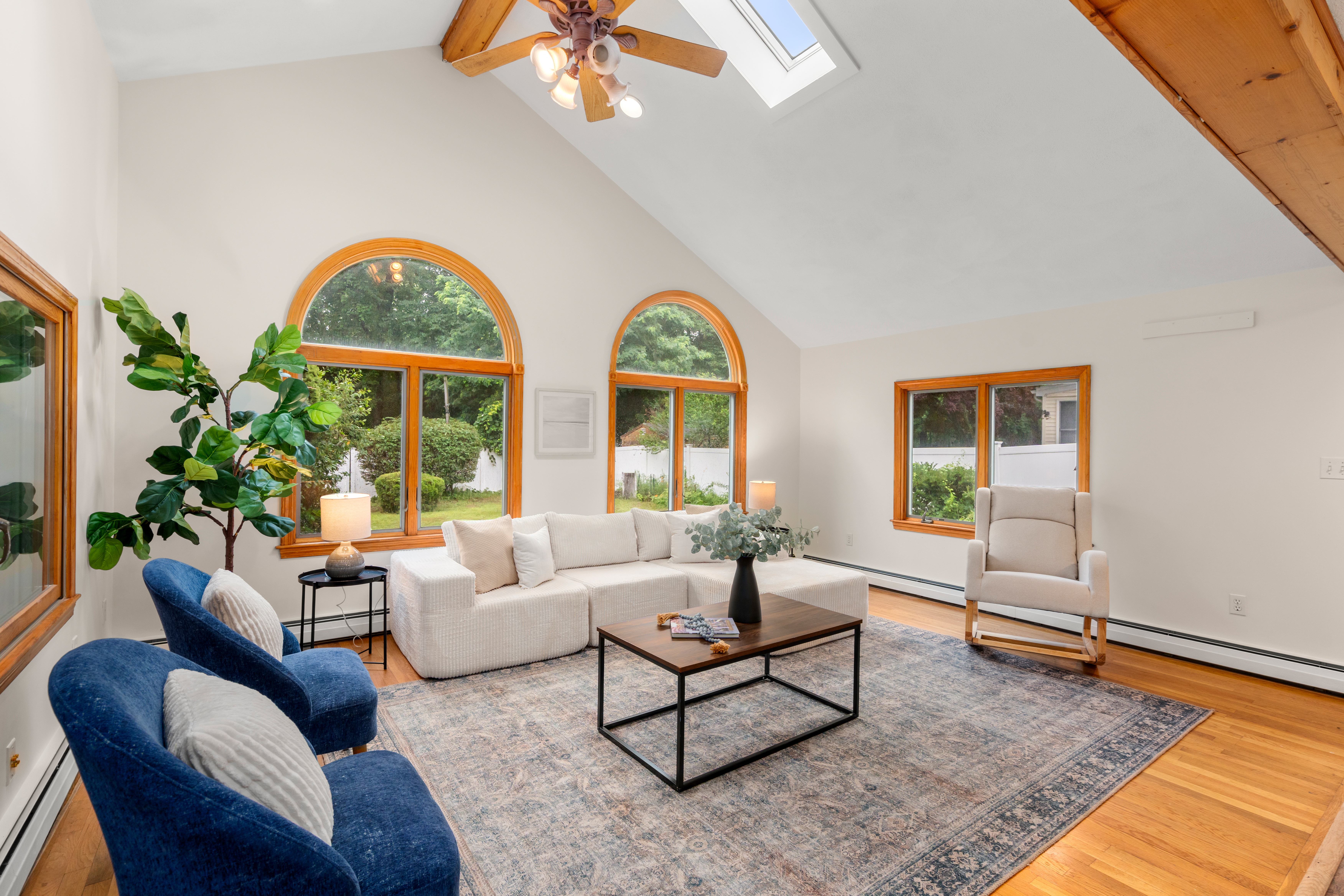 10 Locust Street, Burlington, MA, 01803 - 物件實景