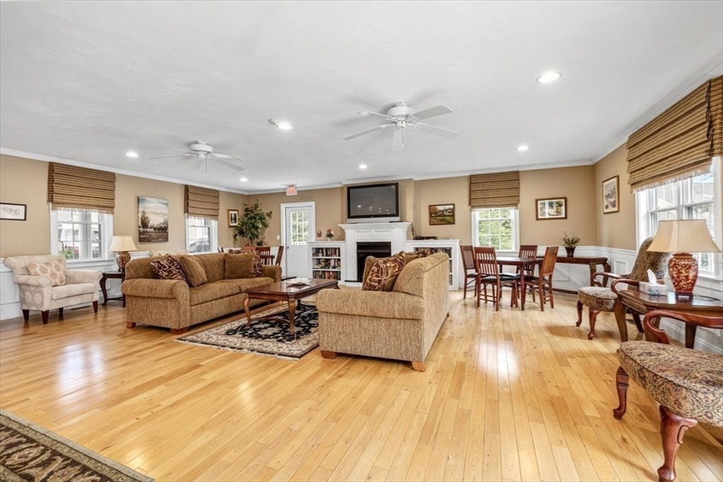 Marshfield, Massachusetts, 02050, United States, 2 Bedrooms Bedrooms, ,3 BathroomsBathrooms,Residential,For Sale,1938601