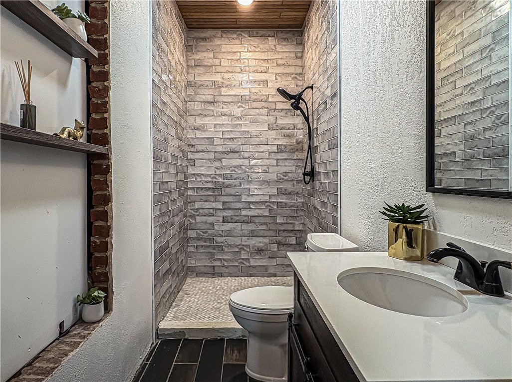 Berryville, Arkansas, 72616, United States, 3 Bedrooms Bedrooms, ,2 BathroomsBathrooms,Residential,For Sale,1994885