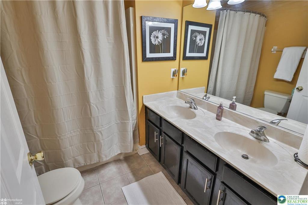 Easton, Pennsylvania, 18040, United States, 4 Bedrooms Bedrooms, ,3 BathroomsBathrooms,Residential,For Sale,1984149