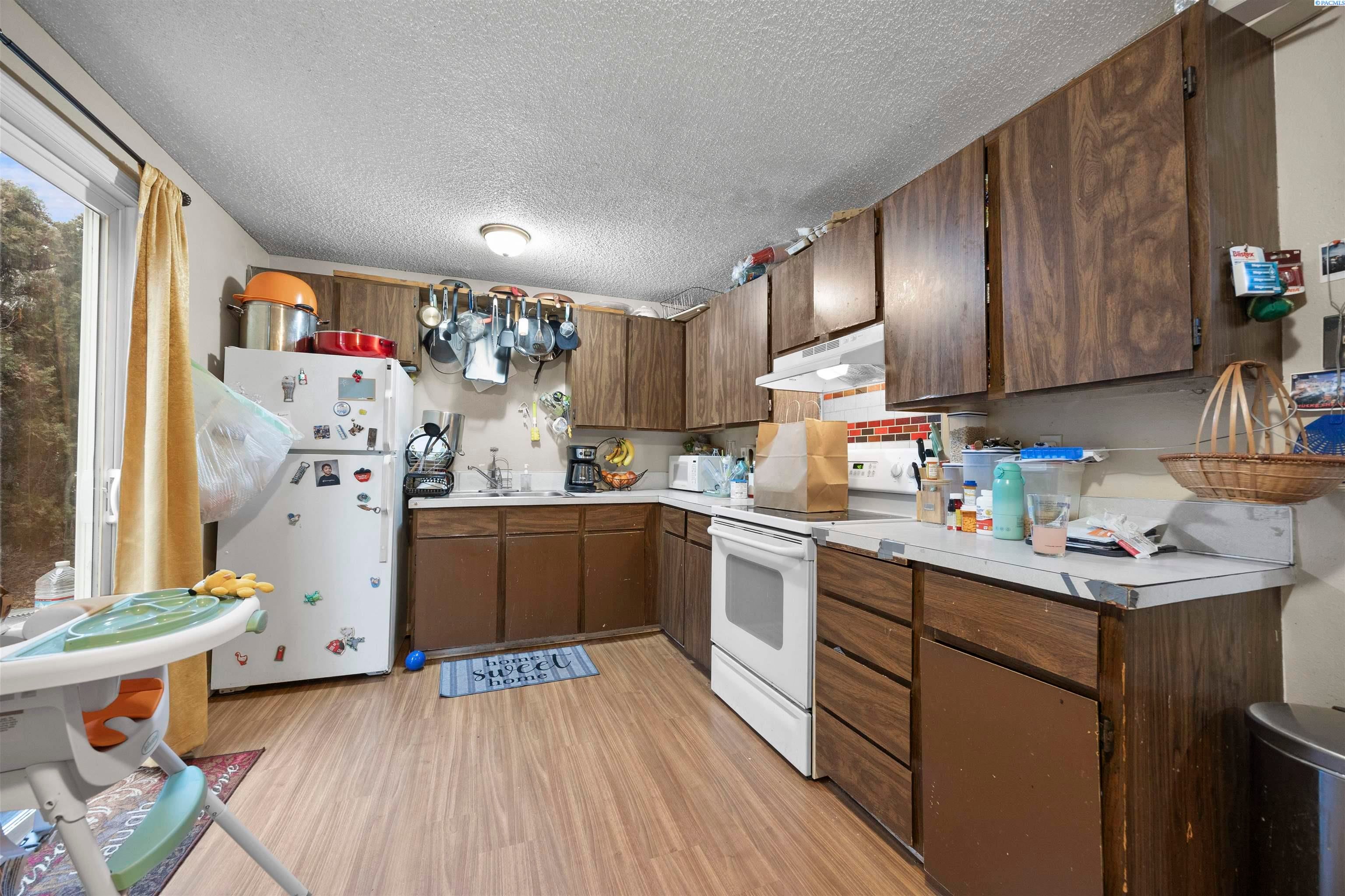 Zillah, Washington, 98953, United States, 9 Bedrooms Bedrooms, ,Residential,For Sale,2013273