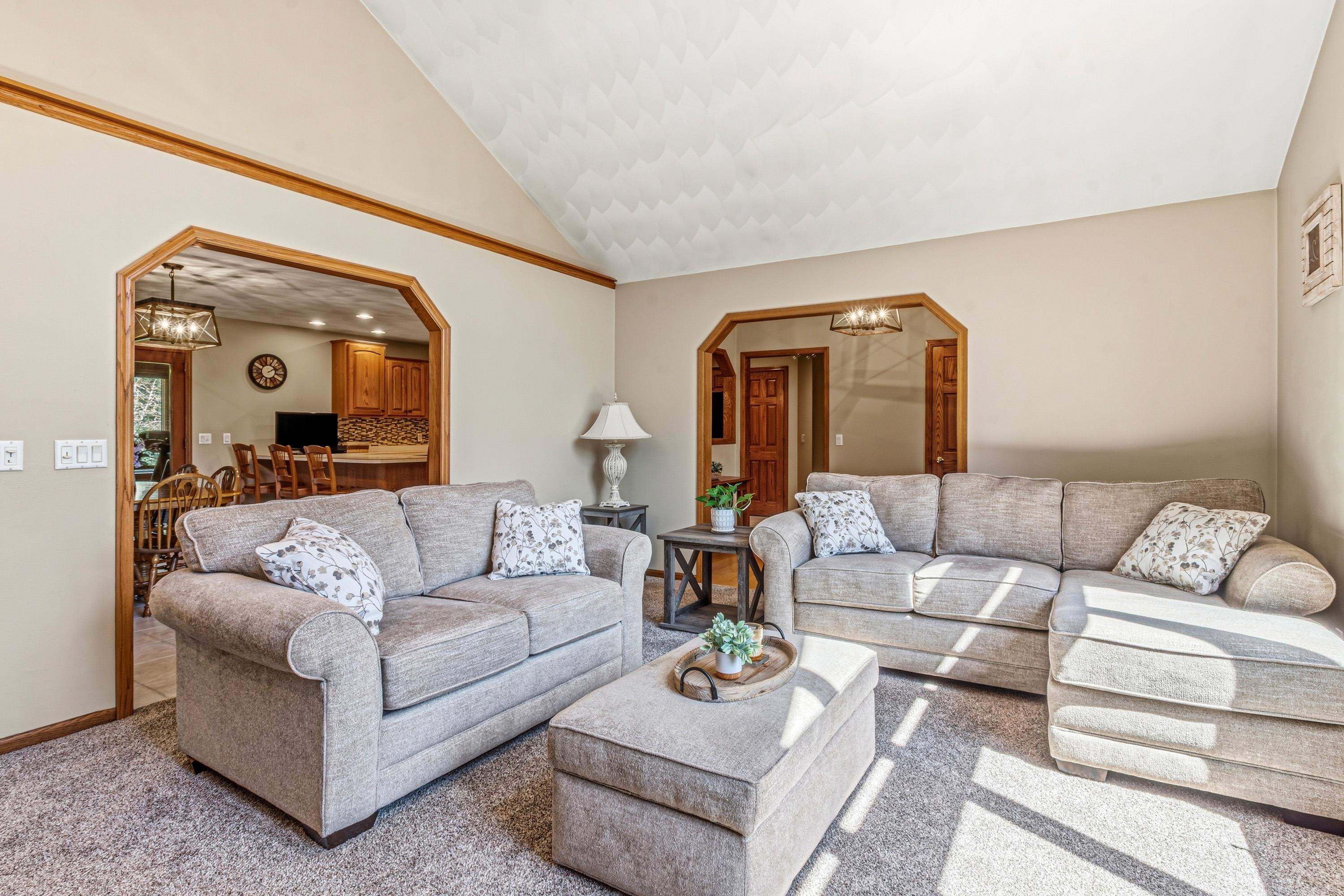 Spring Green, Wisconsin, 53588, United States, 4 Bedrooms Bedrooms, ,4 BathroomsBathrooms,Residential,For Sale,2040175