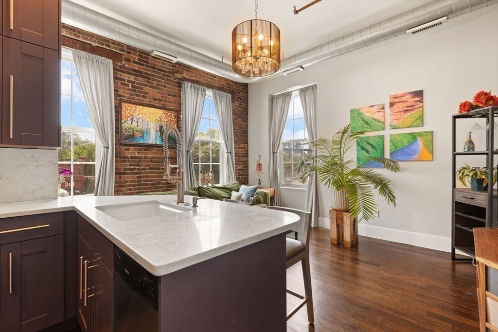 Salem, Massachusetts, 01970, United States, 2 Bedrooms Bedrooms, ,2 BathroomsBathrooms,Residential,For Sale,1896365