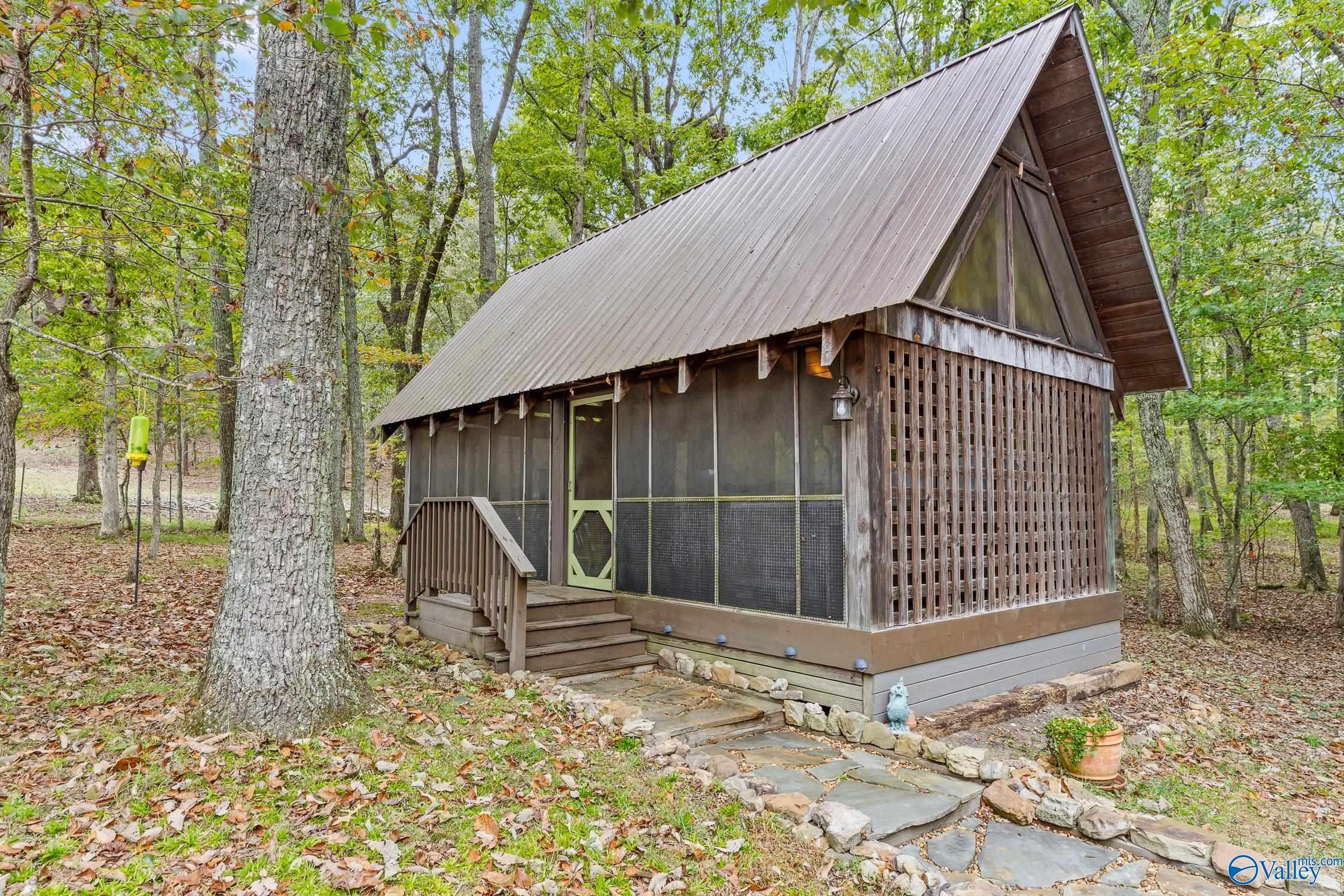 Mentone, Alabama, 35984, United States, 3 Bedrooms Bedrooms, ,1 BathroomBathrooms,Residential,For Sale,1978714