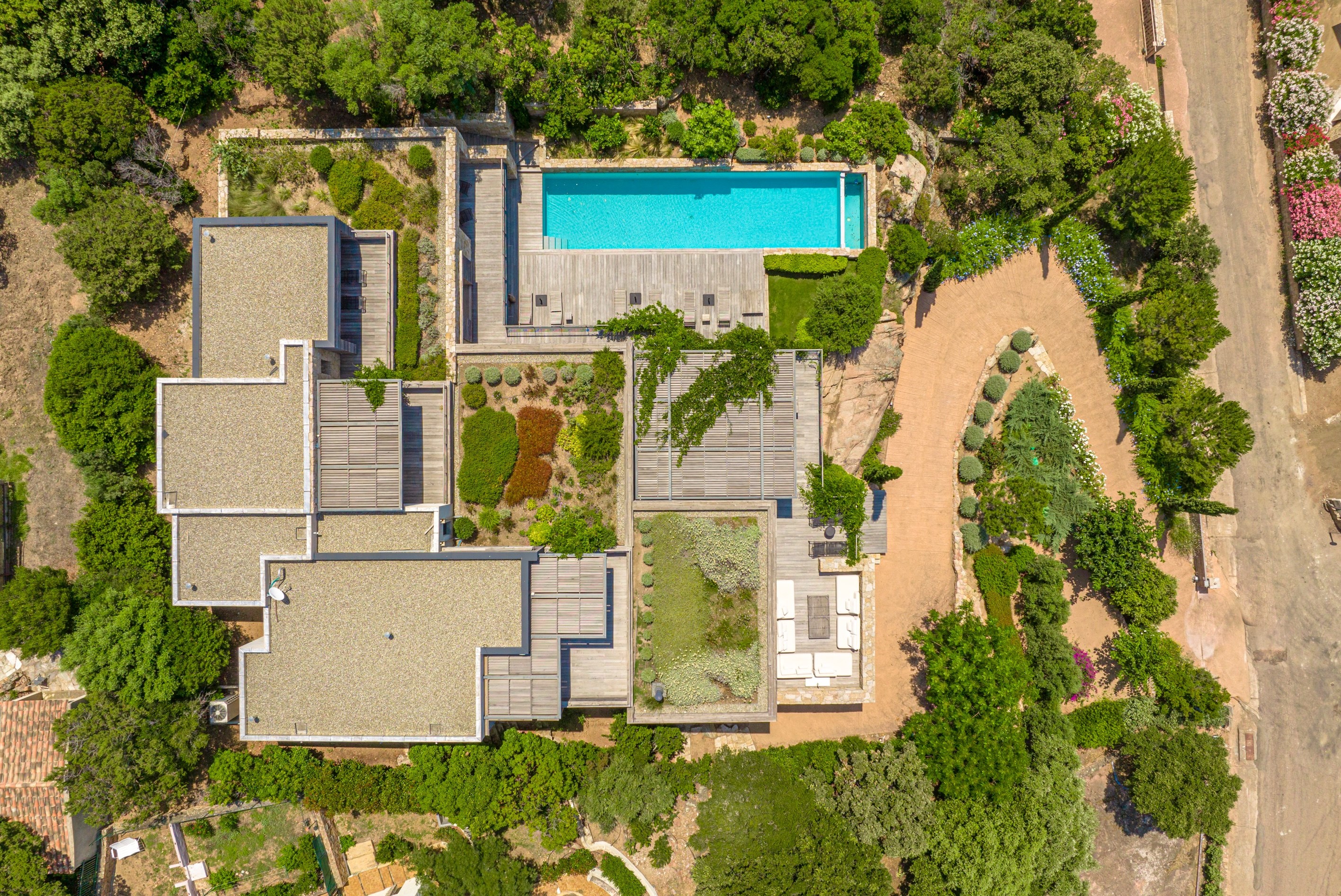  ARCHITECT-DESIGNED VILLA - PRIVATE WXATERFRONT ESTATE OF CALA D