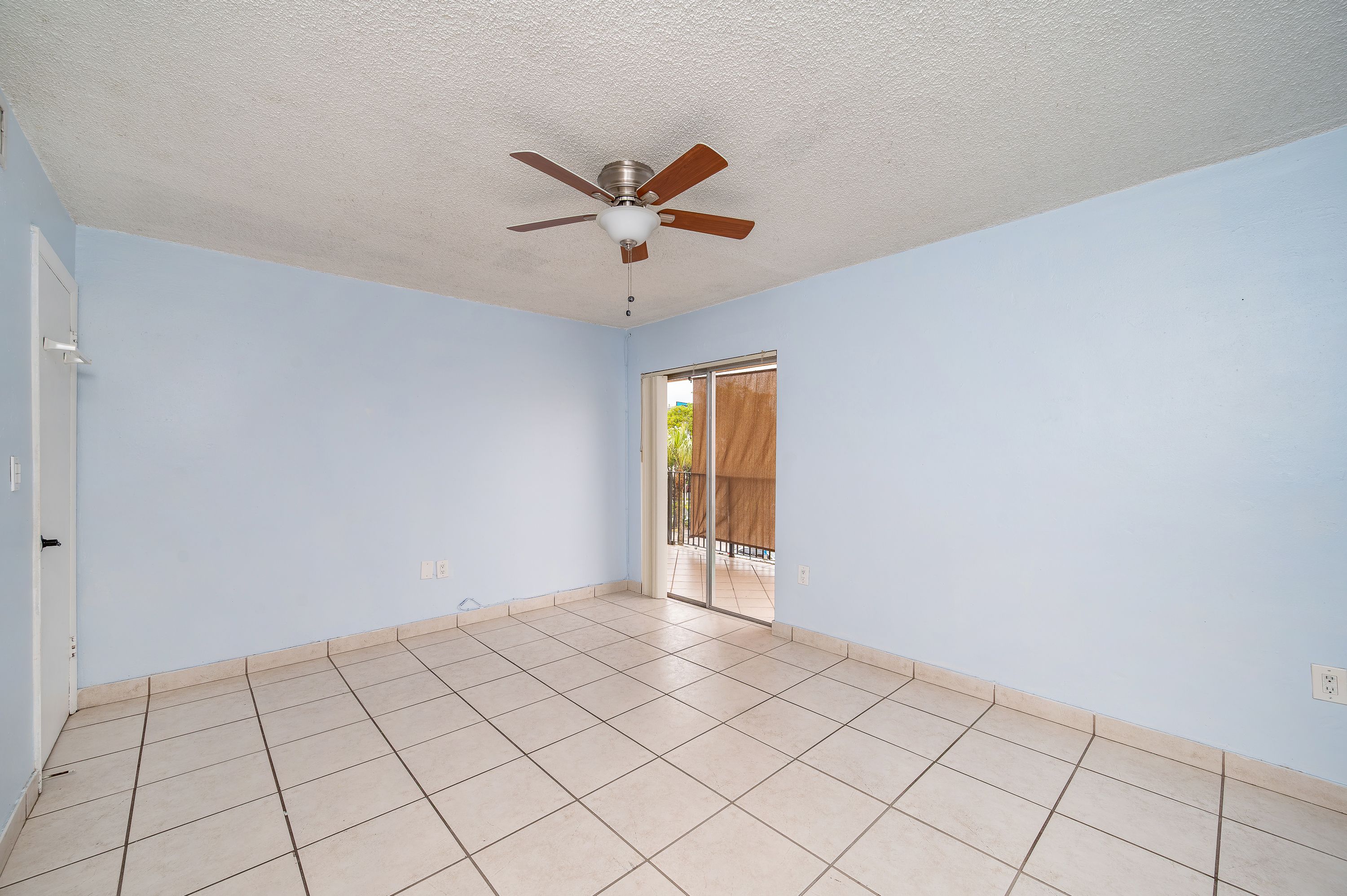  1910 W 56th St, Hialeah, FL, 33012 - 物件實景