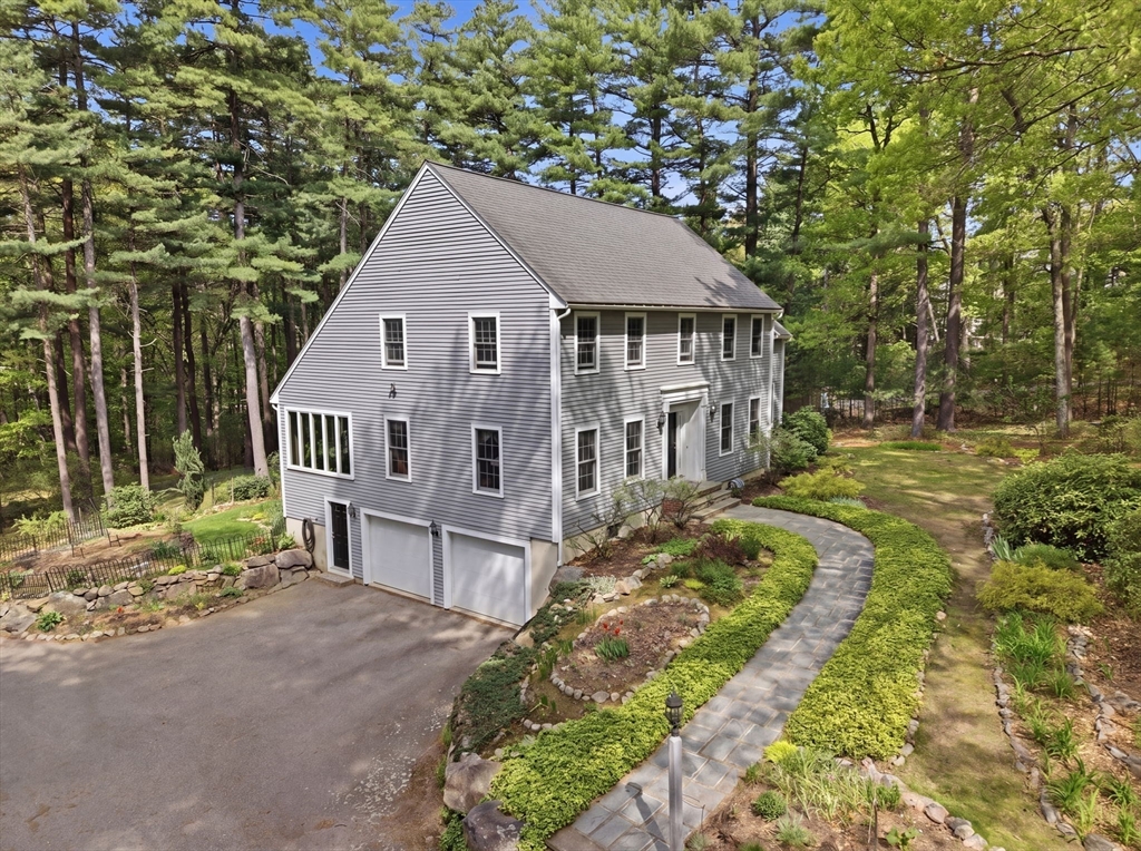 Middleton, Massachusetts, 01949, United States, 4 Bedrooms Bedrooms, ,3 BathroomsBathrooms,Residential,For Sale,2048371