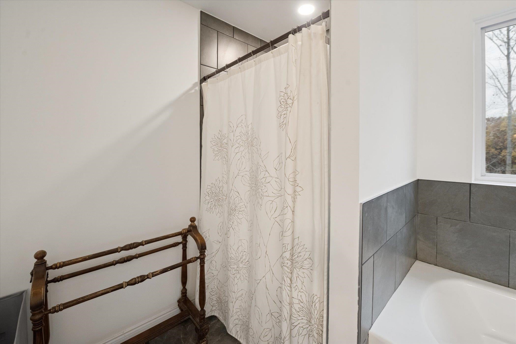 Ortonville, Michigan, 48462, United States, 5 Bedrooms Bedrooms, ,3 BathroomsBathrooms,Residential,For Sale,2008578