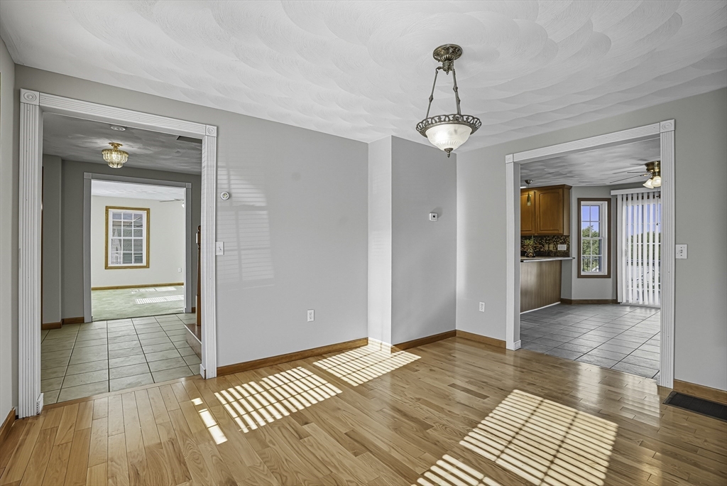 Worcester, Massachusetts, 01606, United States, 4 Bedrooms Bedrooms, ,3 BathroomsBathrooms,Residential,For Sale,2012062