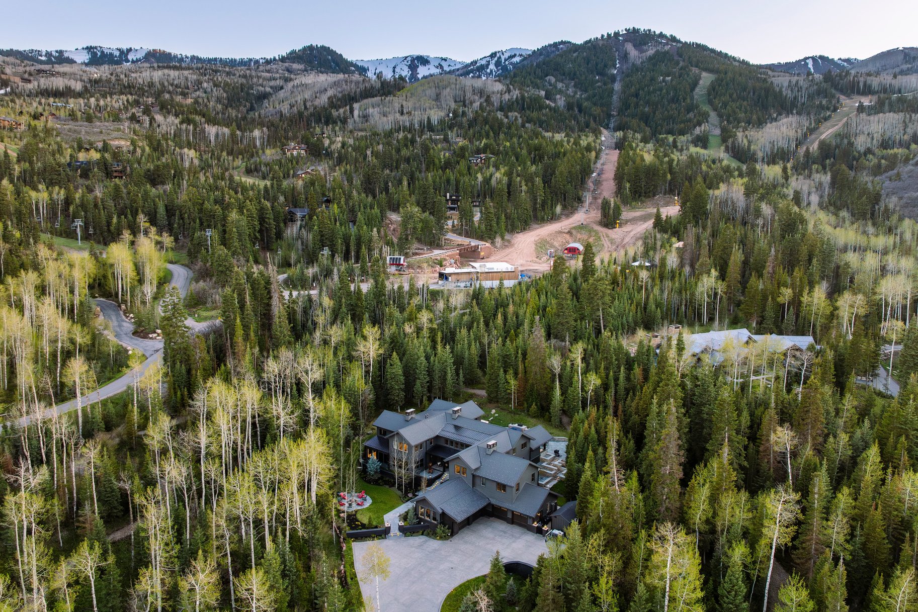  Private Alpine Sanctuary Close to it All - 物件實景