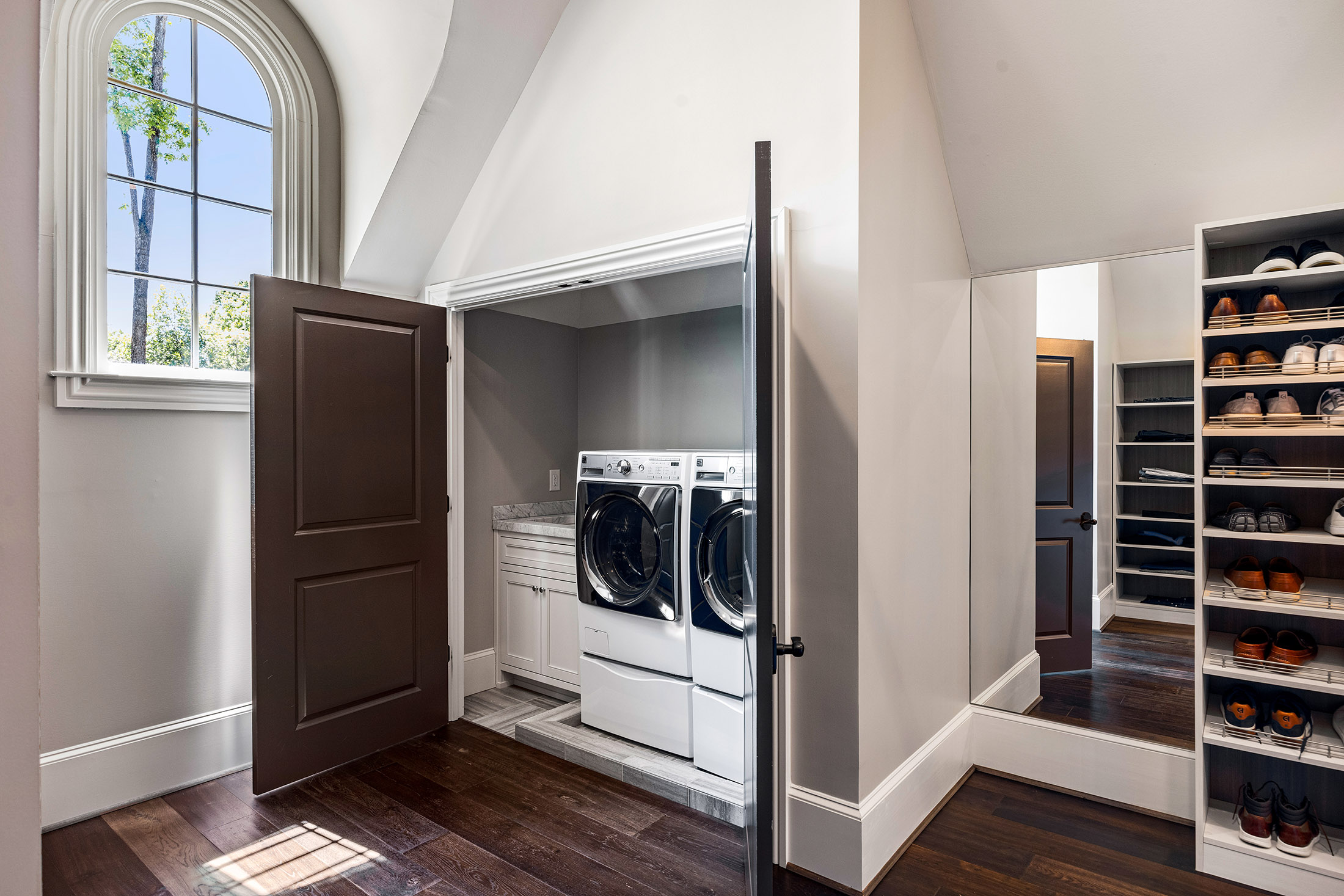  Buckhead Estate Pairs Architectural Presence with Richly Layered Interiors - 物件實景