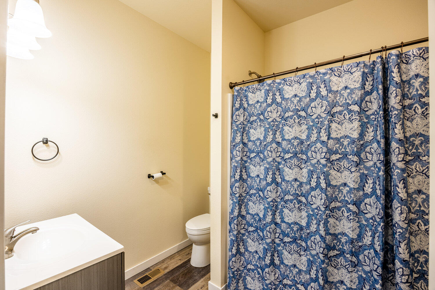 Sheridan, Wyoming, 82801, United States, 3 Bedrooms Bedrooms, ,2 BathroomsBathrooms,Residential,For Sale,1906088