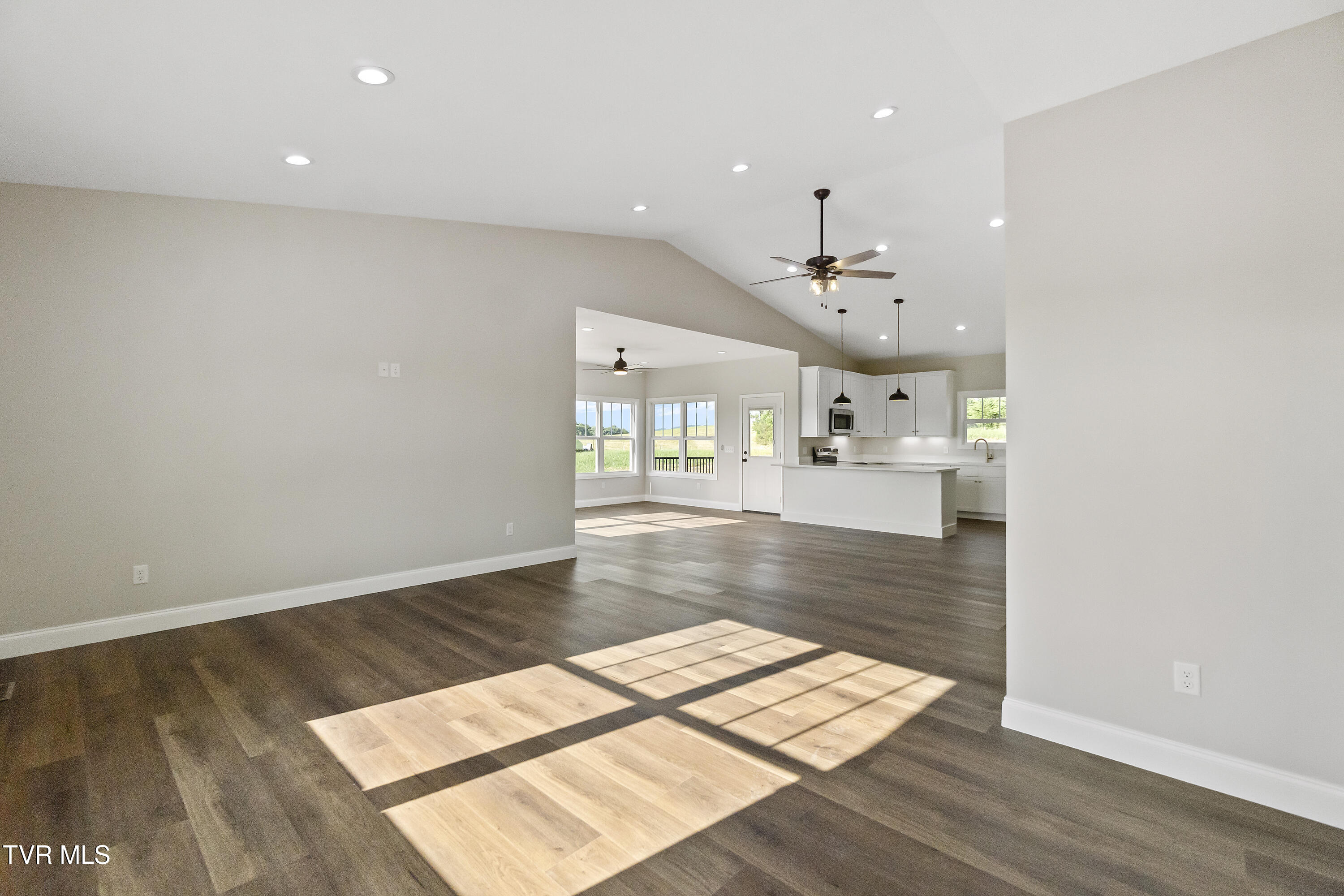 Greeneville, Tennessee, 37745, United States, 3 Bedrooms Bedrooms, ,2 BathroomsBathrooms,Residential,For Sale,1935533