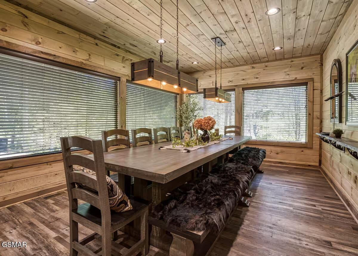 Sevierville, Tennessee, 37862, United States, 5 Bedrooms Bedrooms, ,5 BathroomsBathrooms,Residential,For Sale,2008857