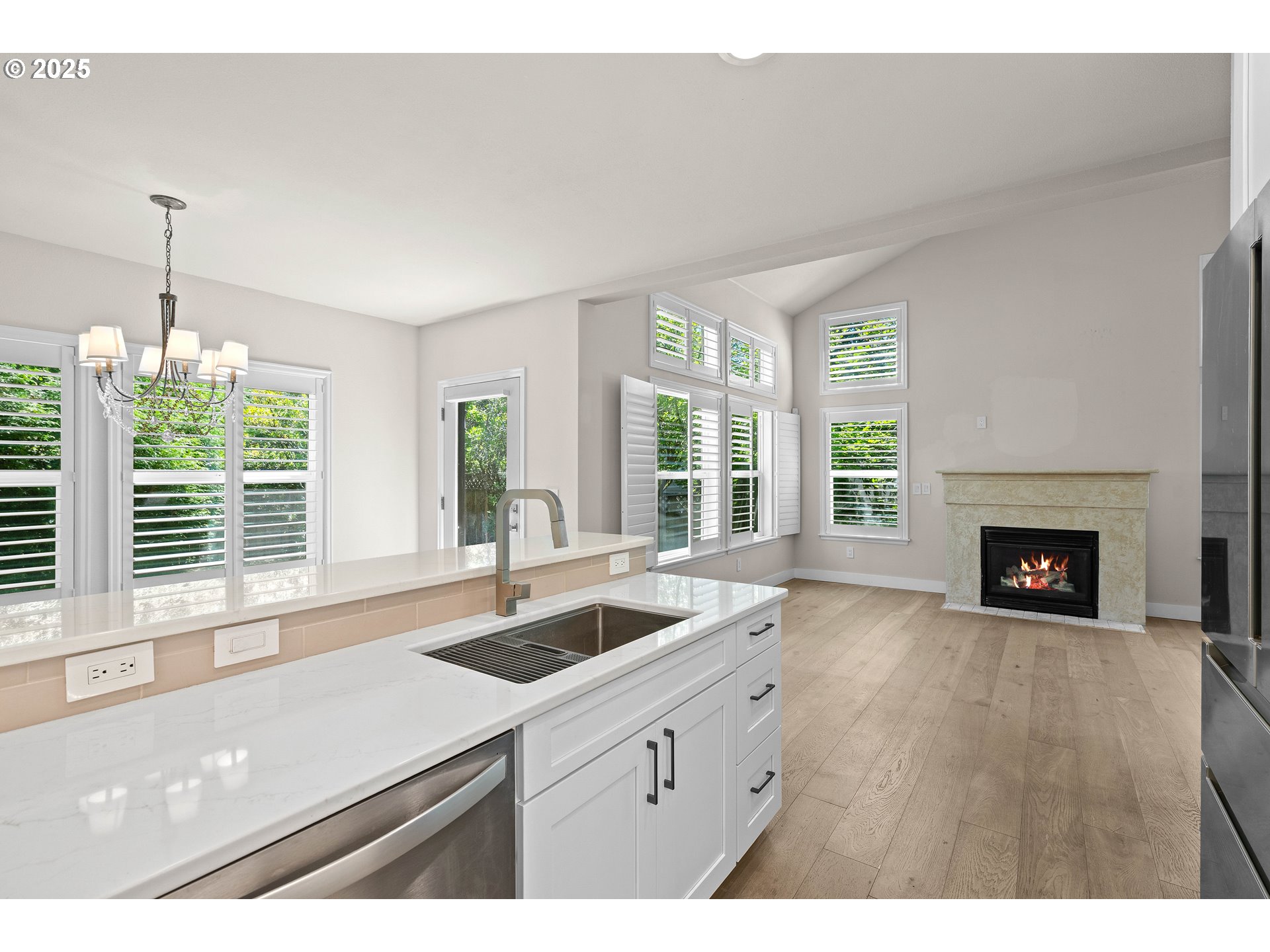 Lake Oswego, Oregon, 97035, United States, 2 Bedrooms Bedrooms, ,2 BathroomsBathrooms,Residential,For Sale,1889875