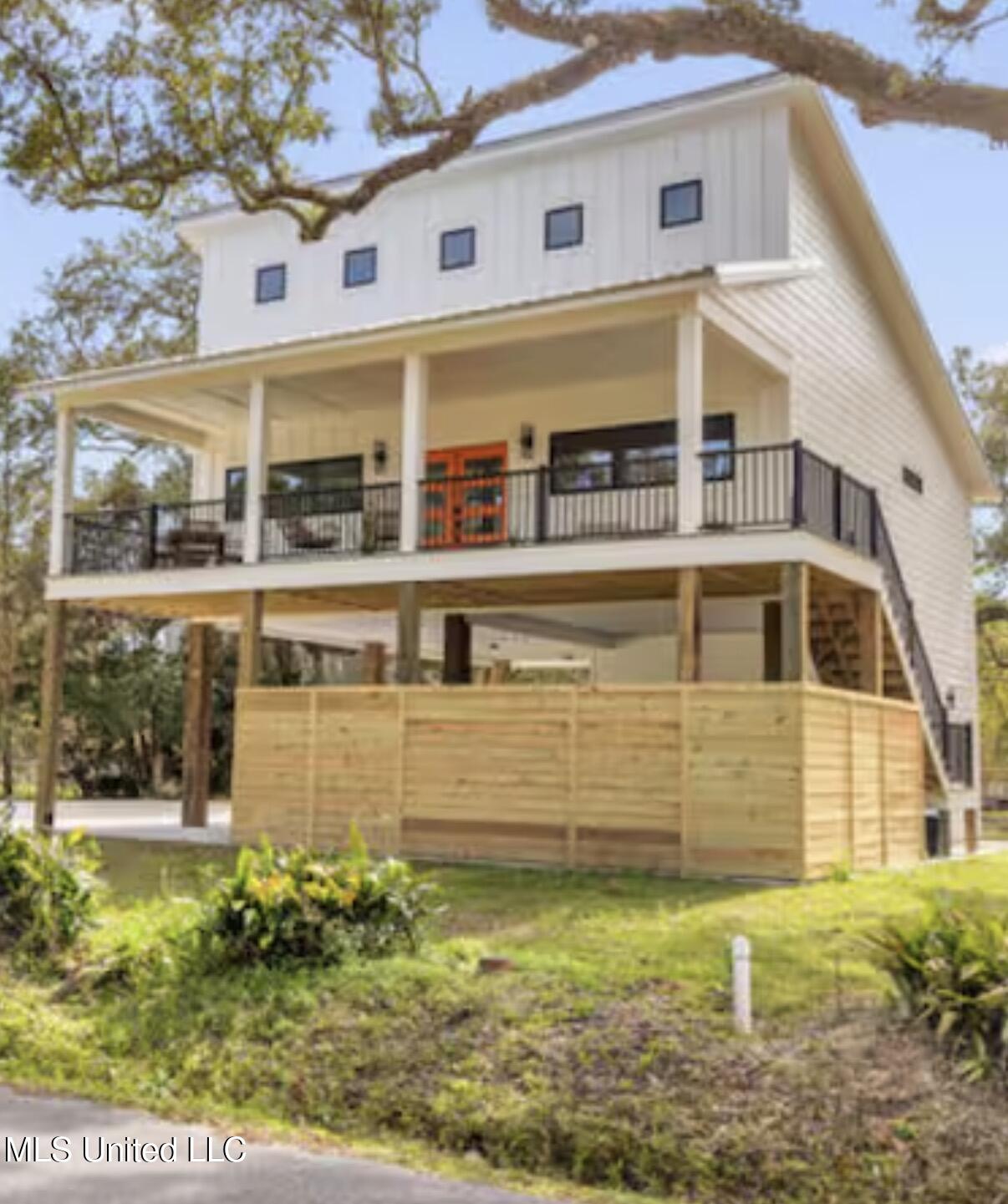 Bay Saint Louis, Mississippi, 39520, United States, 2 Bedrooms Bedrooms, ,2 BathroomsBathrooms,Residential,For Sale,1968708