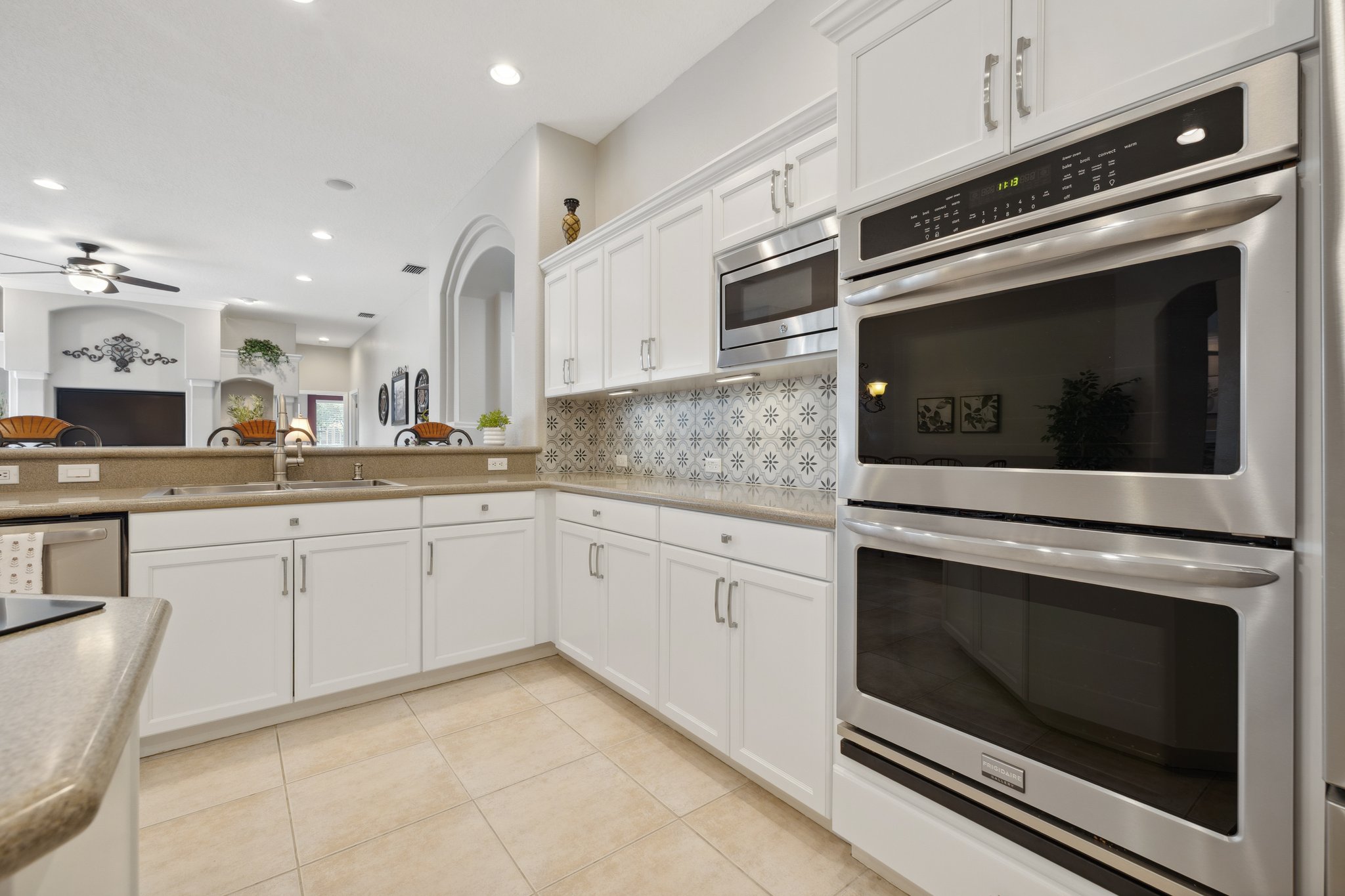 Tampa, Florida, 33647, United States, 5 Bedrooms Bedrooms, ,4 BathroomsBathrooms,Residential,For Sale,1835178