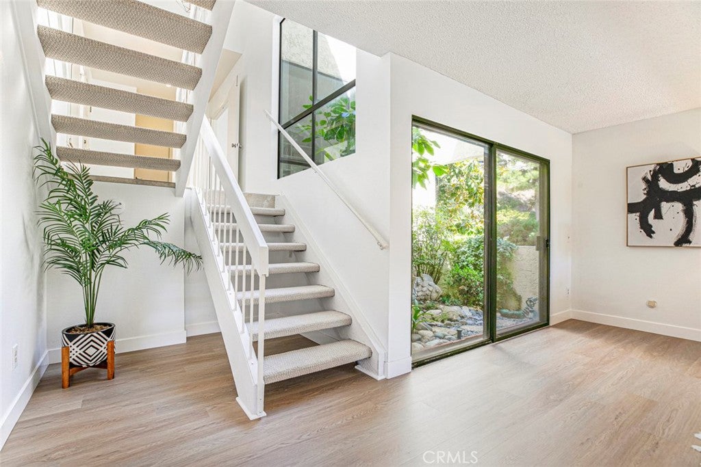 Glendale, California, 91206, United States, 2 Bedrooms Bedrooms, ,3 BathroomsBathrooms,Residential,For Sale,1941682