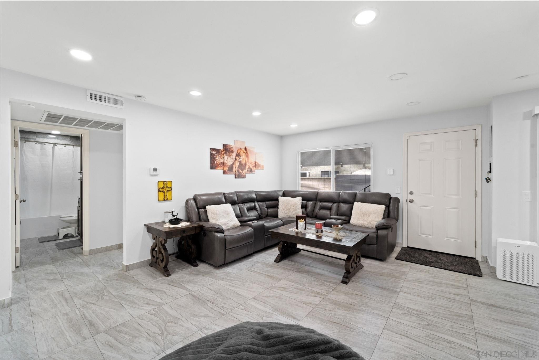 El Cajon, California, 92020, United States, 3 Bedrooms Bedrooms, ,2 BathroomsBathrooms,Residential,For Sale,1784508