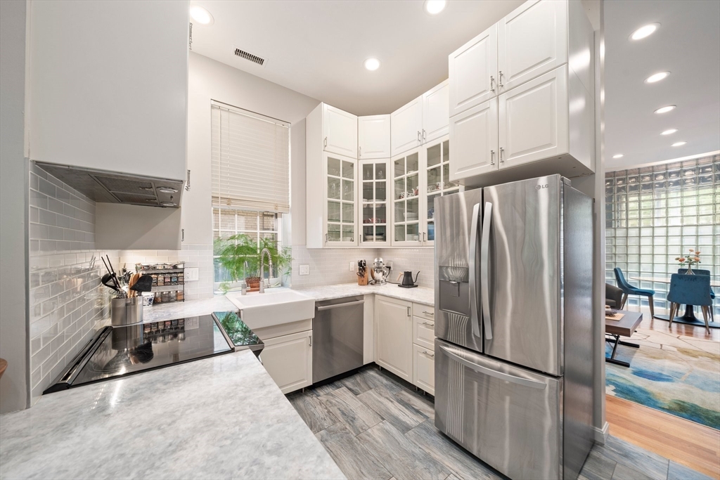 Brookline, Massachusetts, 02445, United States, 3 Bedrooms Bedrooms, ,2 BathroomsBathrooms,Residential,For Sale,1891424