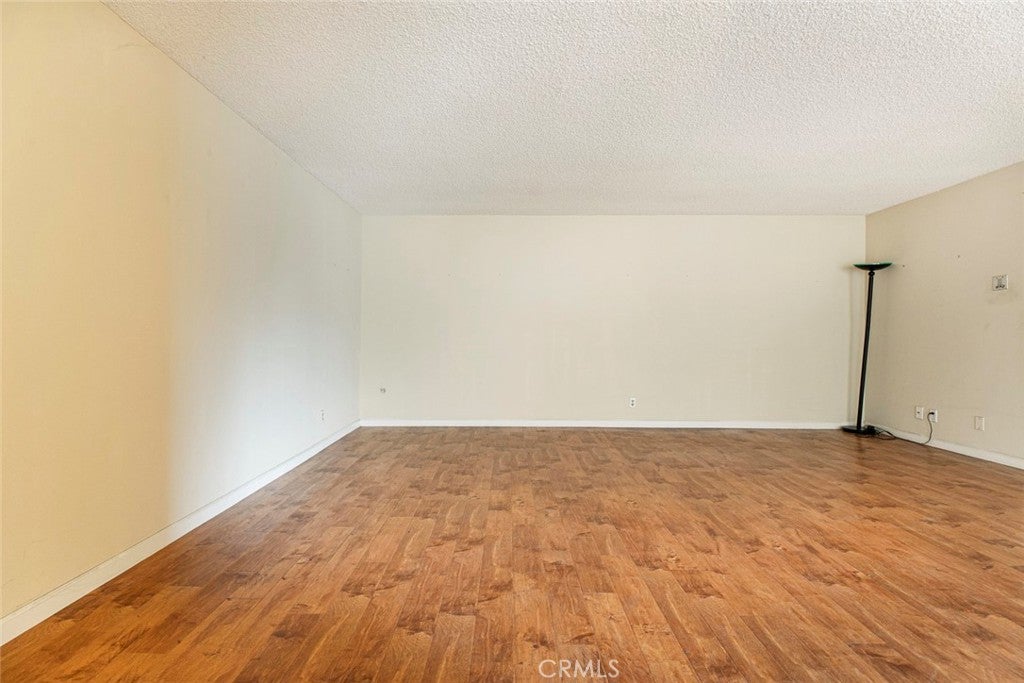 Glendale, California, 91202, United States, 2 Bedrooms Bedrooms, ,1 BathroomBathrooms,Residential,For Sale,1988969