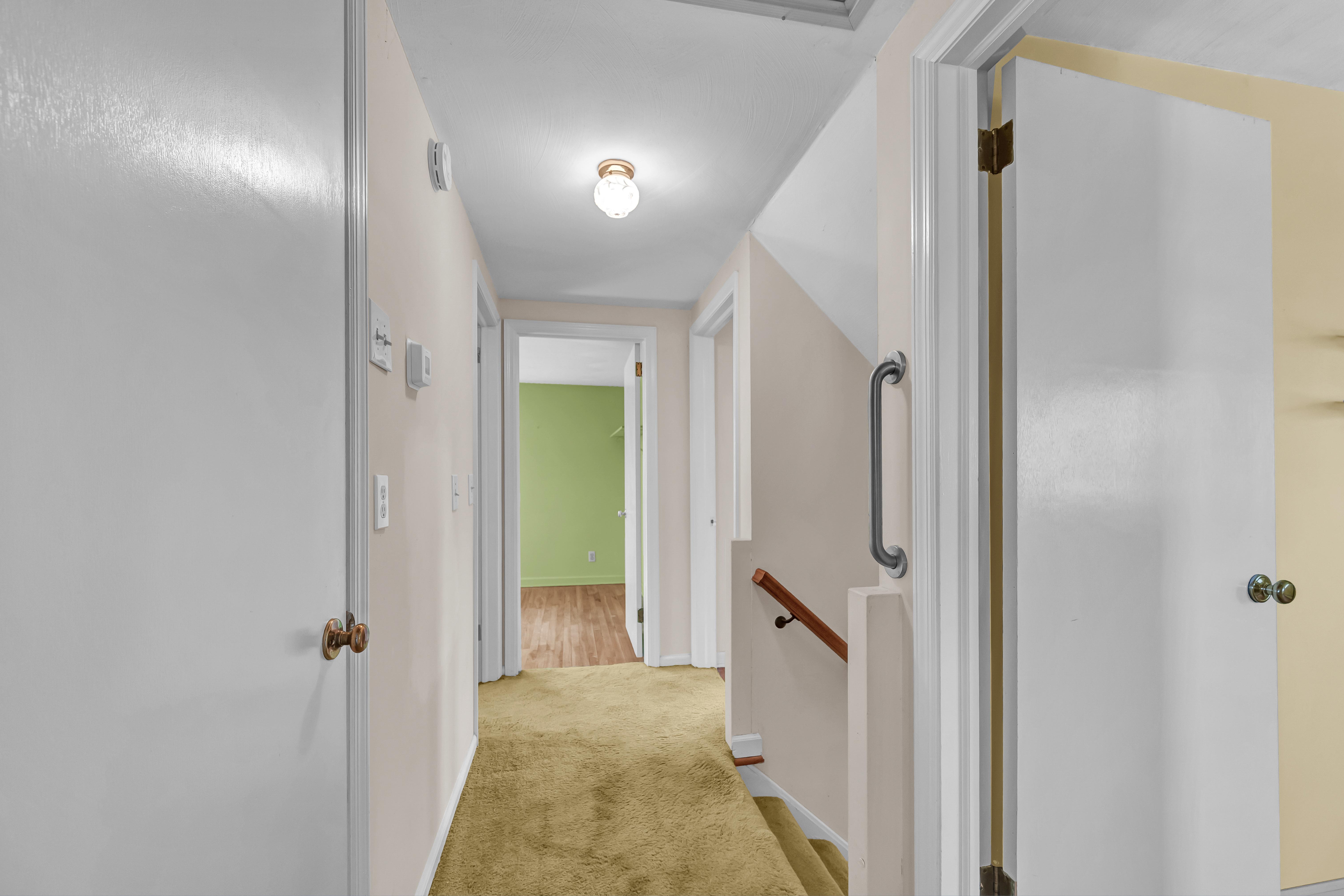  Well Built Colonial - 物件實景