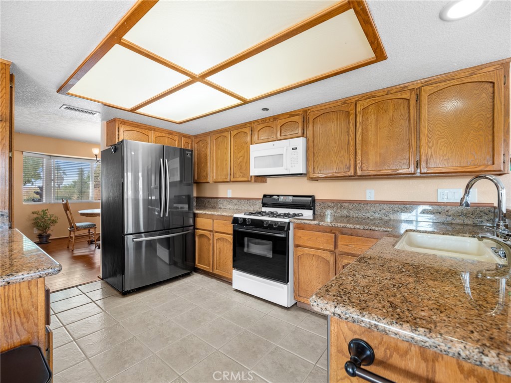 Apple Valley, California, 92307, United States, 3 Bedrooms Bedrooms, ,3 BathroomsBathrooms,Residential,For Sale,1954812