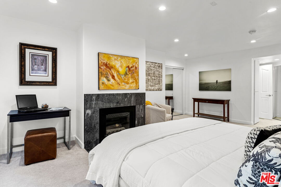 Los Angeles, California, 90049, United States, 2 Bedrooms Bedrooms, ,3 BathroomsBathrooms,Residential,For Sale,2003459