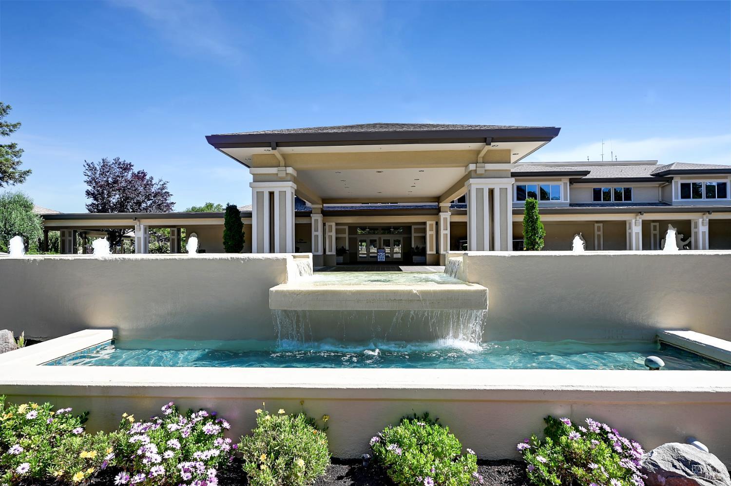 San Rafael, California, 94903, United States, 1 Bedroom Bedrooms, ,2 BathroomsBathrooms,Residential,For Sale,1896555