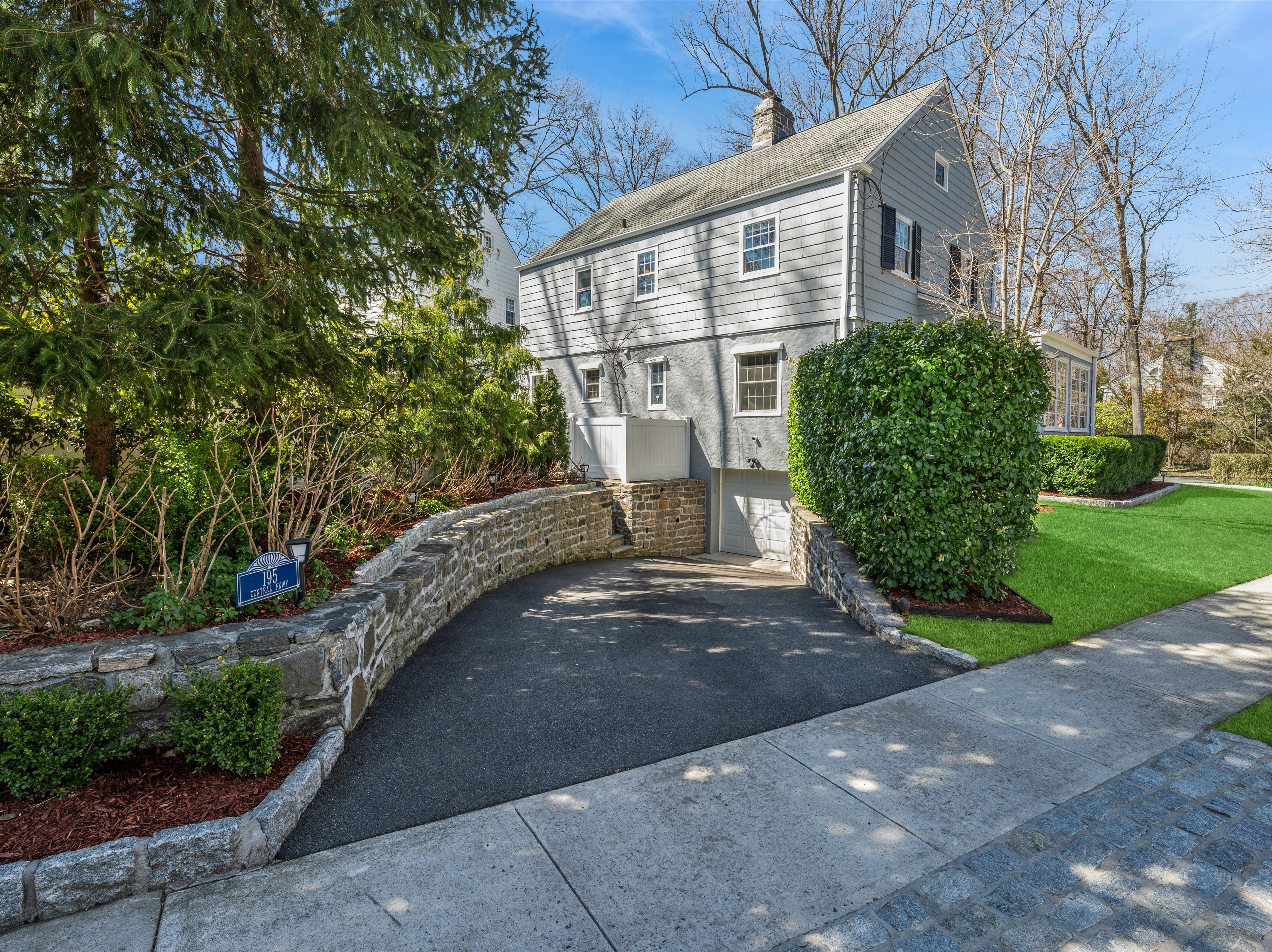  195 Central Parkway - 物件實景