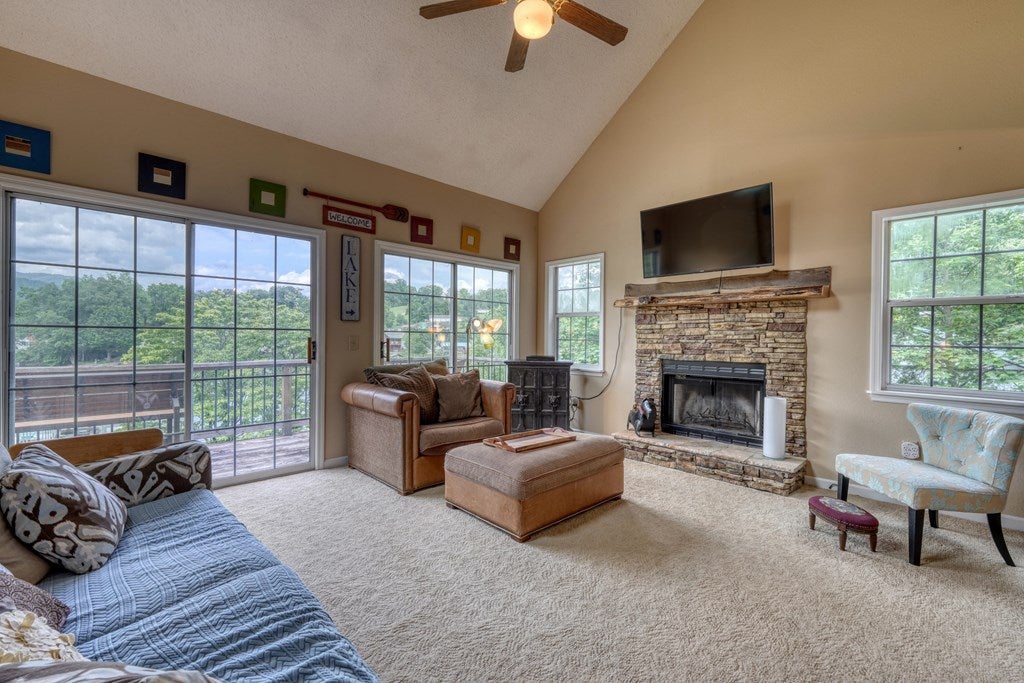 Hayesville, North Carolina, 28904, United States, 3 Bedrooms Bedrooms, ,3 BathroomsBathrooms,Residential,For Sale,1862322