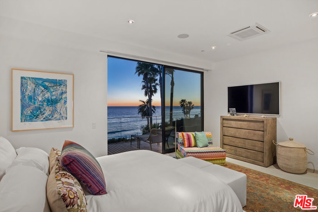 Malibu, California, 90265, United States, 3 Bedrooms Bedrooms, ,4 BathroomsBathrooms,Residential,For Sale,1746173