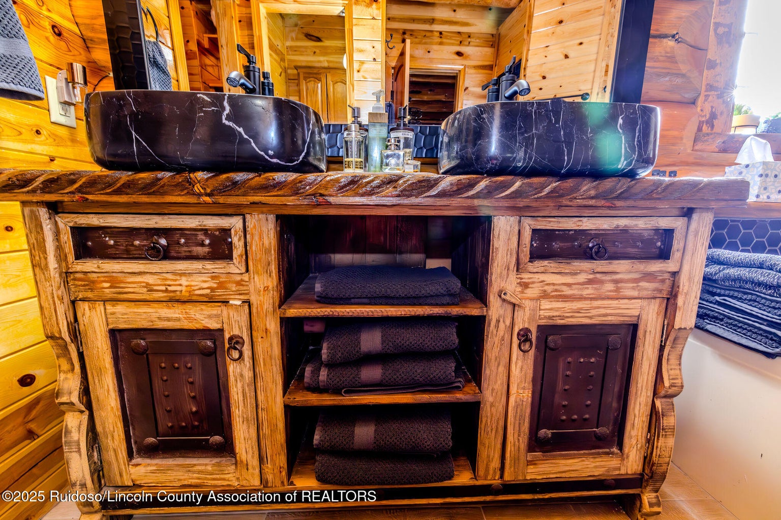 Alto, New Mexico, 88312, United States, 3 Bedrooms Bedrooms, ,3 BathroomsBathrooms,Residential,For Sale,1941971