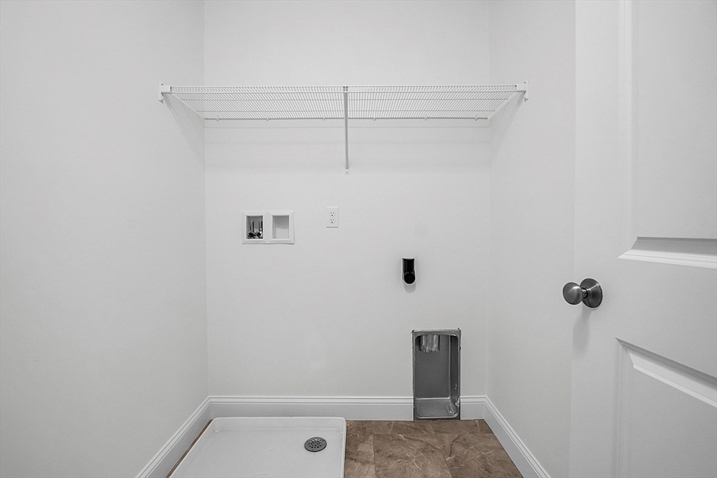 Leominster, Massachusetts, 01453, United States, 4 Bedrooms Bedrooms, ,3 BathroomsBathrooms,Residential,For Sale,1828563