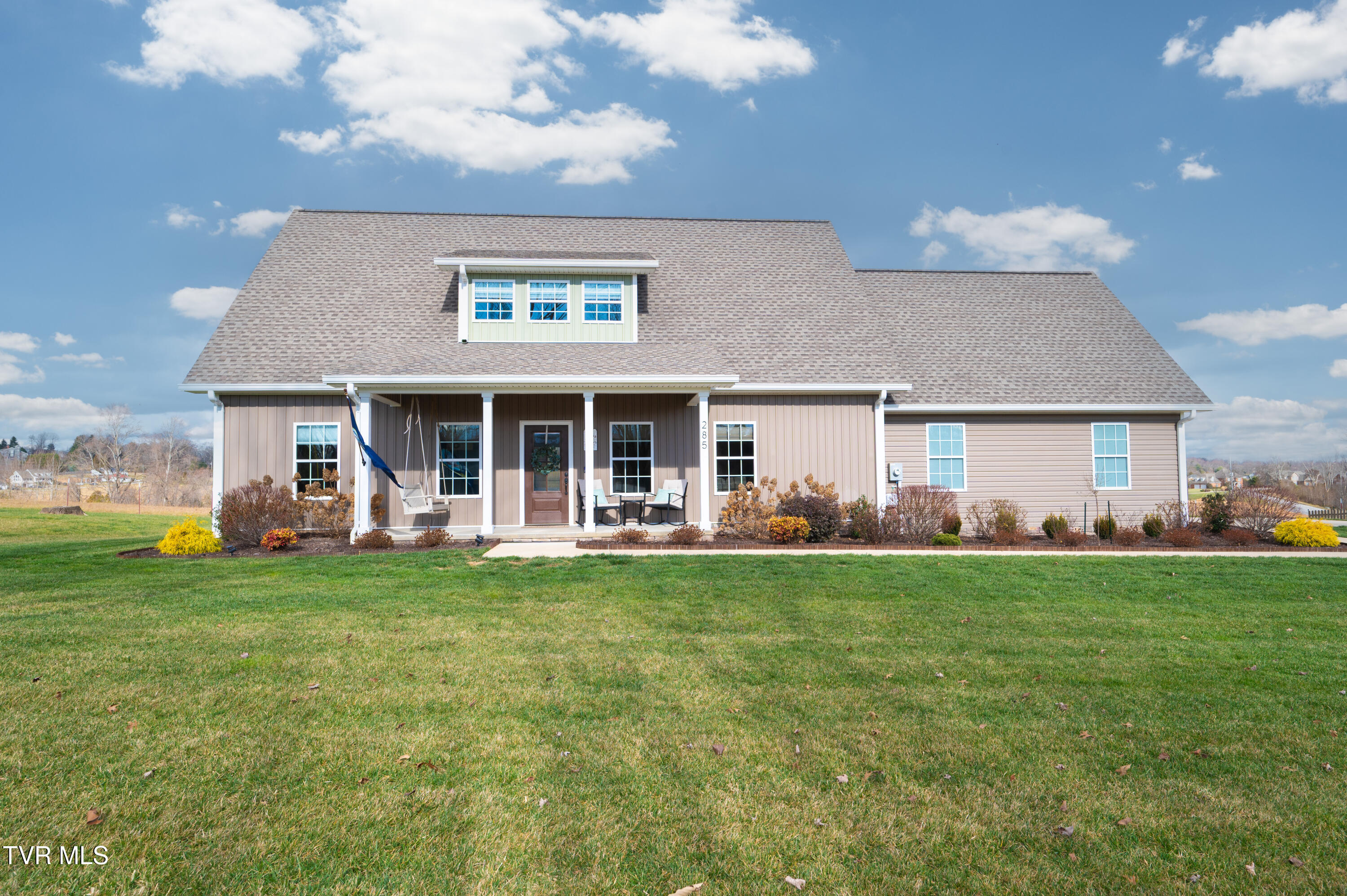 Greeneville, Tennessee, 37745, United States, 4 Bedrooms Bedrooms, ,3 BathroomsBathrooms,Residential,For Sale,2005652