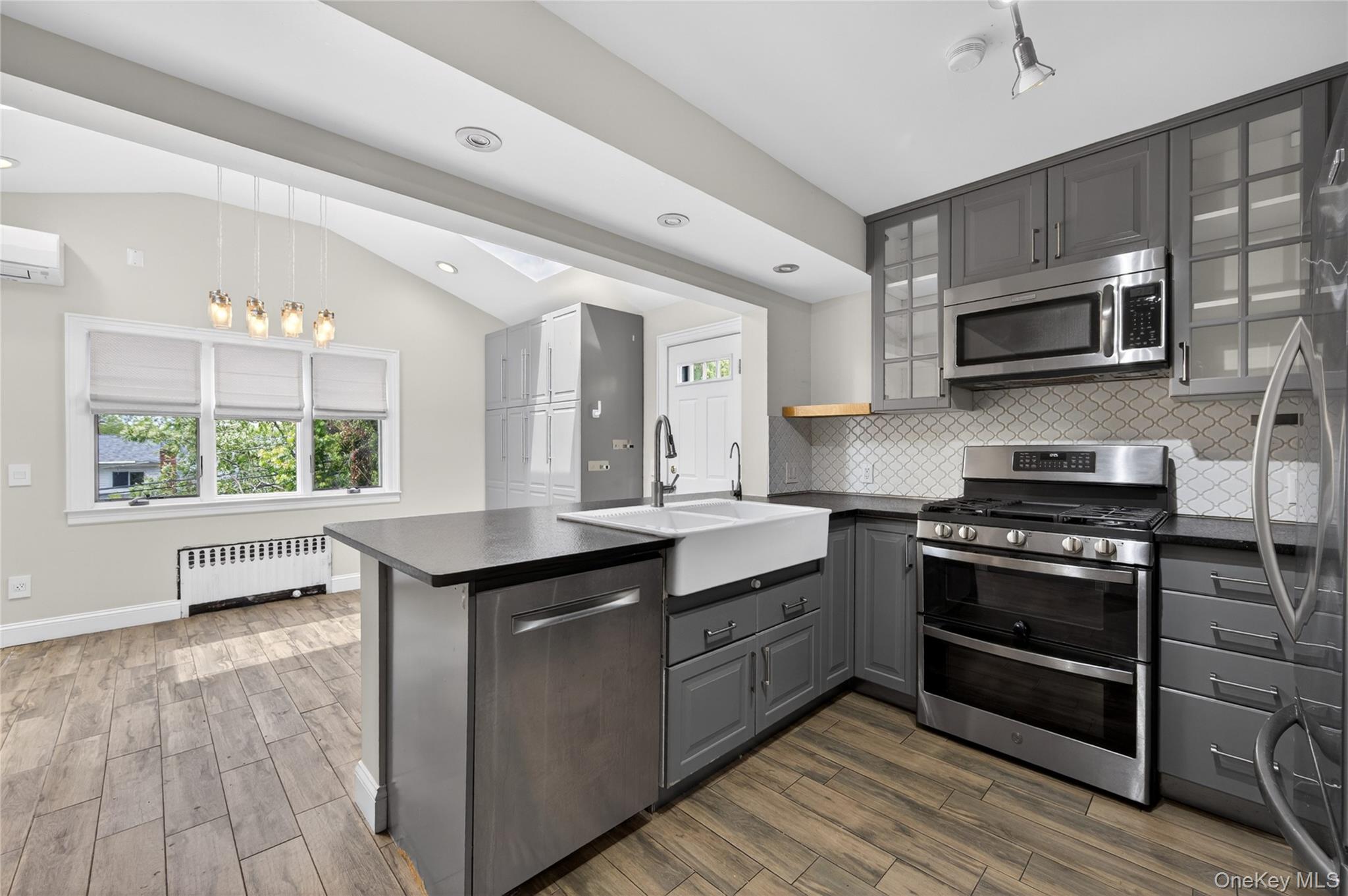  161 Greenway W, New Hyde Park, NY, 11040 - 物件實景