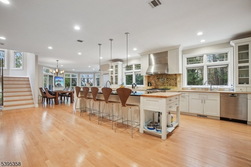 Millburn Twp., New Jersey, 07078, United States, 6 Bedrooms Bedrooms, ,7 BathroomsBathrooms,Residential,For Sale,1991831