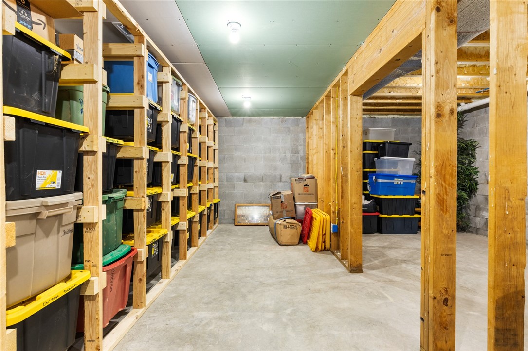 Yellville, Arkansas, 72687, United States, 2 Bedrooms Bedrooms, ,3 BathroomsBathrooms,Residential,For Sale,1970032