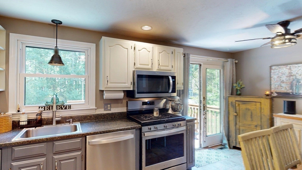 Franklin, Massachusetts, 02038, United States, 3 Bedrooms Bedrooms, ,2 BathroomsBathrooms,Residential,For Sale,1976390